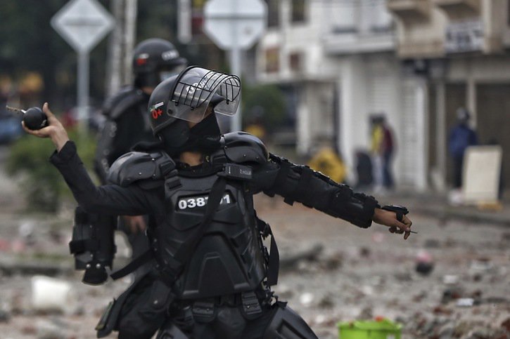 L'ONU appelle les forces de sécurité colombiennes à la retenue face aux manifestants. © KEYSTONE/AP/Andres Gonzalez