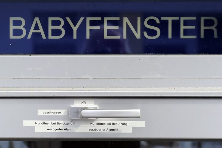 La première "boîte à bébé" en Suisse a ouvert il y a 20 ans à Einsiedeln SZ (archives). © KEYSTONE/SIGI TISCHLER