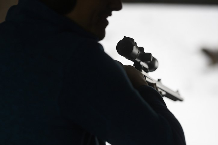 Une fusillade a fait onze morts dans une école de Kazan, au centre de la Russie, selon les agences de presse. Un jeune homme de 19 ans a été interpellé, un autre abattu (photo symbolique). © KEYSTONE/CHRISTIAN BEUTLER