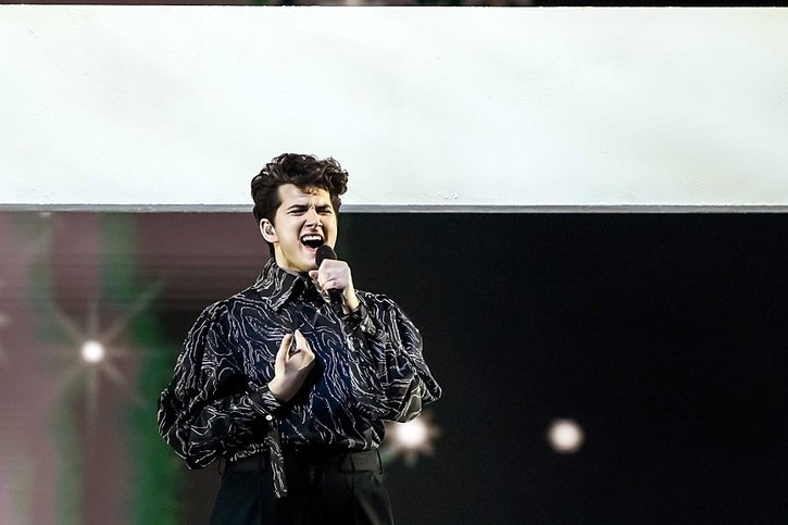 Le Suisse Gjon's Tears a chanté en onzième position samedi soir lors du concours de l'Eurovision. © KEYSTONE/EPA/Sander Koning / POOL