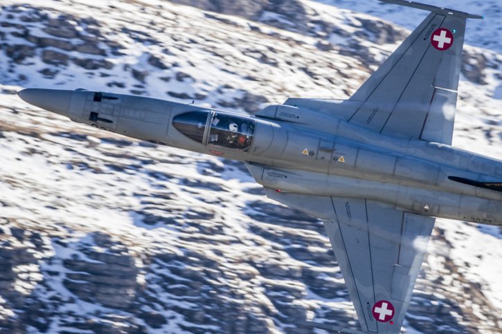 Un avion de combat de type F-5 Tiger de l'armée suisse s'est écrasé mercredi dans la région de Melchsee-Frutt (OW) (archives). © KEYSTONE/CHRISTIAN MERZ