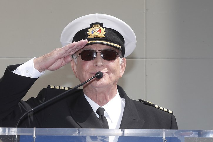 Gavin MacLeod, ici en 2018, était devenu célèbre grâce au rôle du Capitaine Stubing dans la série "La croisière s'amuse" (archives). © KEYSTONE/EPA/MIKE NELSON