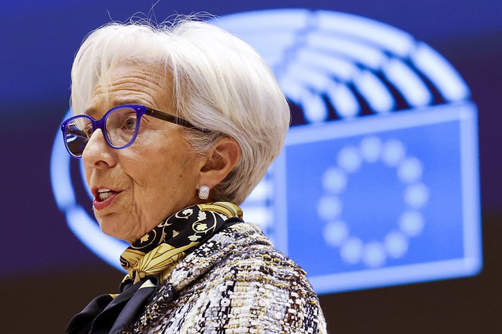 A l'issue de la réunion du Conseil des gouverneurs de la BCE, sa présidente  Christine Lagarde s'est dite plus optimiste pour les perspectives économiques qu'il y a trois mois. (archives) © KEYSTONE/AP Pool/OLIVIER MATTHYS