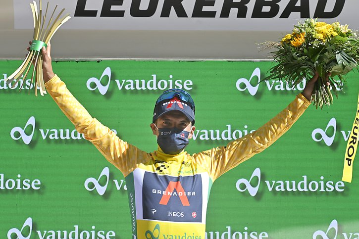 Richard Carapaz victorieux et en jaune à Loèche-les-Bains © KEYSTONE/GIAN EHRENZELLER