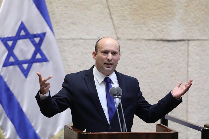 Naftali Bennett a été élu dimanche Premier ministre d'Israël, Benjamin Netanyahu est écarté du pouvoir. © KEYSTONE/EPA/ABIR SULTAN