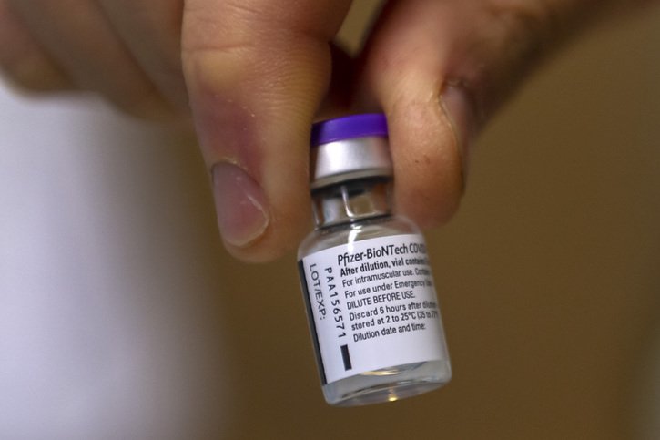 Au total, 2'221'755 personnes ont déjà reçu deux doses de vaccin en Suisse (archives). © KEYSTONE/GEORGIOS KEFALAS