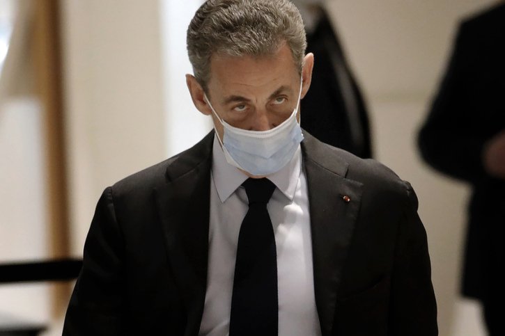 L'ancien président français Nicolas Sarkozy comparaît pour "financement illégal de campagne" au tribunal correctionnel de Paris (archives). © KEYSTONE/AP/Christophe Ena