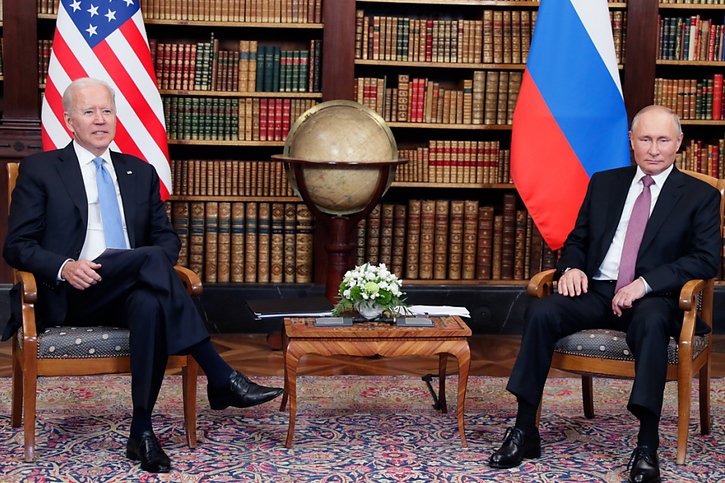 Le président américain Joe Biden et son homologue russe Vladimir Poutine ont décidé de lancer un mécanisme vers un rapprochement. © KEYSTONE/EPA/MIKHAIL METZEL/SPUTNIK/KREMLIN POOL / POOL
