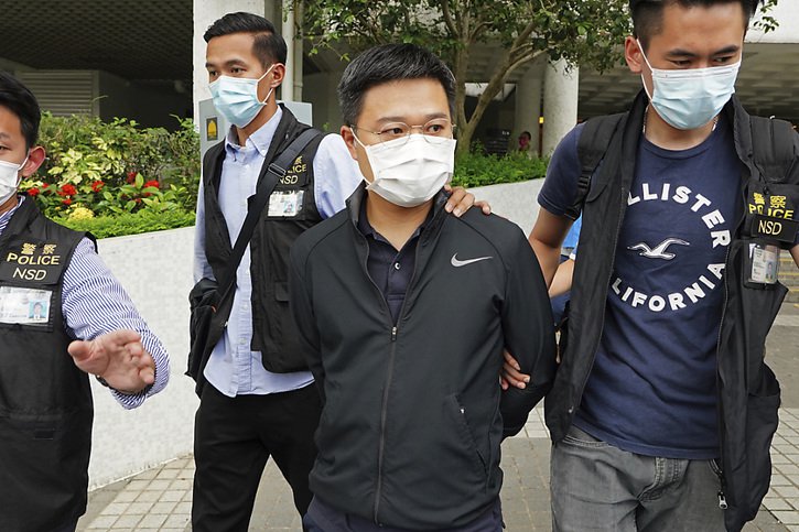 Ryan Law, le rédacteur en chef d'Apple Daily, figure parmi les cinq personnes arrêtées. © KEYSTONE/AP