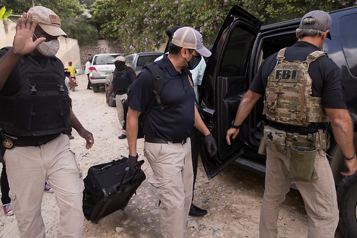 Des agents du FBI ont été envoyés à Haïti pour prêter main-forte à la police haïtienne. © KEYSTONE/EPA/Orlando BarrÌa