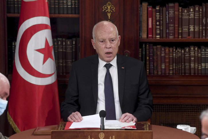 Un député tunisien a été arrêté vendredi par des forces de sécurité, après avoir dénoncé sur les réseaux sociaux le coup de force du président Kais Saied comme "un coup d'Etat militaire" (archives). © KEYSTONE/AP/Hedi Azouz