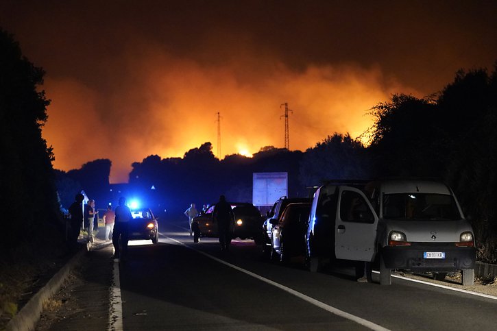 A Cuglieri, près de Oristano, en Sardaigne, des centaines d'habitants ont été évacués dans la semaine. © KEYSTONE/AP/Alessandro Tocco