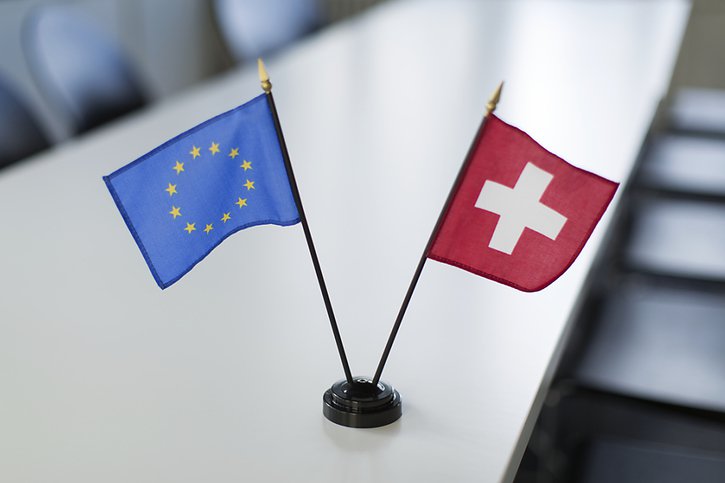 Avec l'abandon de l'accord-cadre, les accords bilatéraux entre la Suisse et l'UE risquent de s'affaiblir, prévient le BAK (archives). © KEYSTONE/GAETAN BALLY