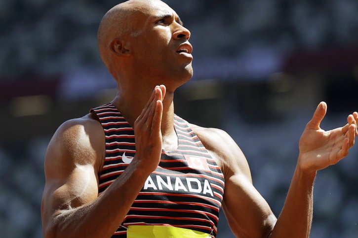 Damian Warner, deuxième Canadien champion olympique en athlétisme à Tokyo après Andre De Grasse. © KEYSTONE/EPA/VALDRIN XHEMAJ