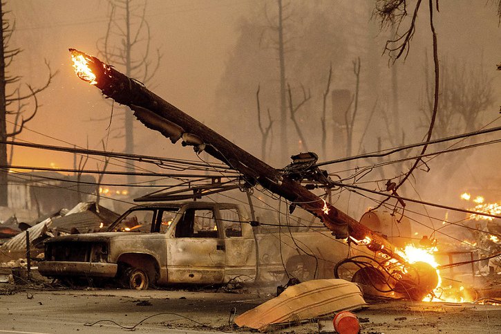 Greenville, une petite ville d'environ 800 habitants, a été engloutie par les flammes du Dixie Fire qui dévaste la Californie septentrionale depuis trois semaines. © KEYSTONE/AP/Noah Berger