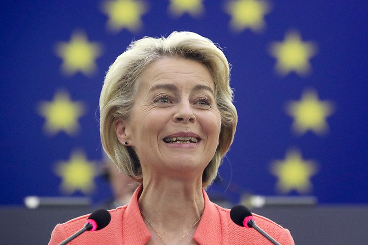"C'est d'une Union européenne de la défense dont nous avons besoin", a affirmé la présidente de la Commission européenne Ursula von der Leyen devant les eurodéputés à Strasbourg, dénonçant un "manque de volonté politique". © KEYSTONE/AP/Yves Herman