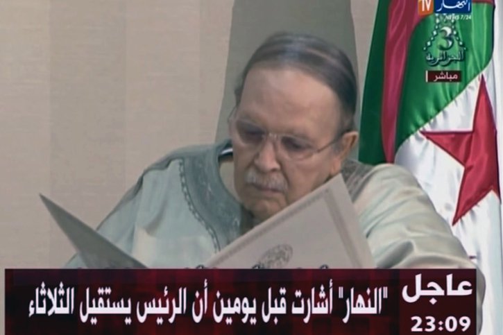 Abdelaziz Bouteflika avait annoncé sa démission de la présidence en avril 2019 après des semaines de manifestations massives contre sa volonté de briguer un cinquième quinquennat (archives). © KEYSTONE/AP entv