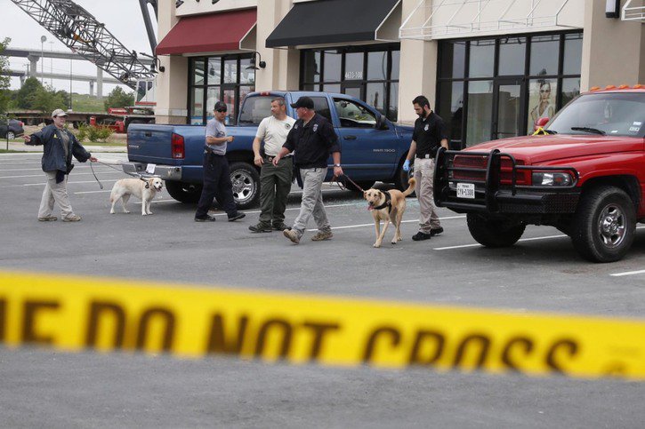 Le propriétaire de l'arme, qui s'est enfui après les coups de feu, s'est finalement rendu à la police (cliché symbolique/Keystone archives). © KEYSTONE/AP Waco Tribune-Herald/ROD AYDELOTTE