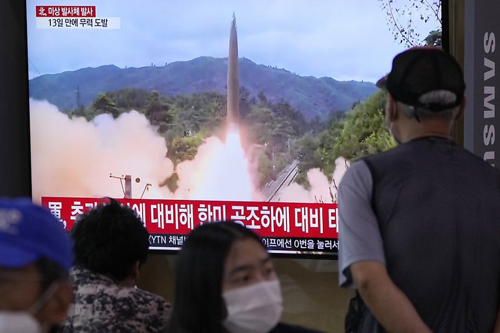 Selon des médias sud-coréens, le projectile lancé mardi par la Corée du Nord avait "des caractéristiques de vol différentes" des précédents. © KEYSTONE/AP/Ahn Young-joon