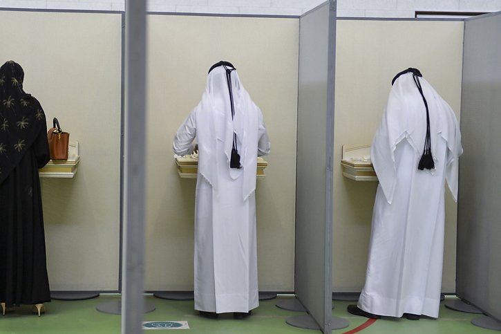 Les Qataris se sont rendus aux urnes samedi pour désigner les membres d'un organe consultatif. © KEYSTONE/EPA/NOUSHAD THEKKAYIL