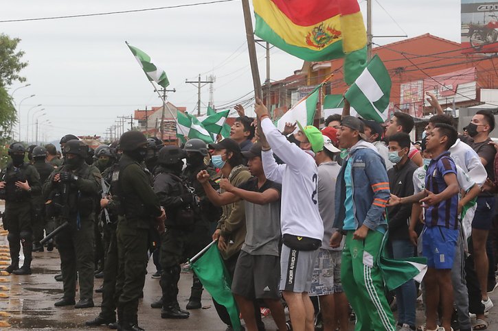 L'opposition bolivienne a manifesté dans plusieurs villes du pays, comme ici à Santa Cruz. © KEYSTONE/EPA/JUAN CARLOS TORREJON