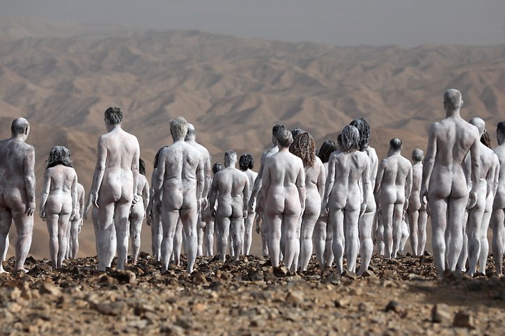 A la demande du ministère du tourisme d'Israël, Spencer Tunick intervient pour la troisième fois dans cette région. © KEYSTONE/EPA/ABIR SULTAN