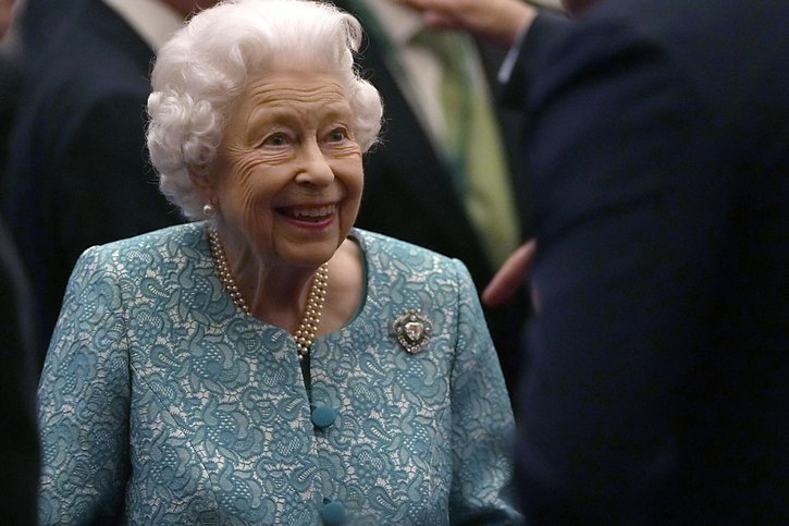 La Grande-Bretagne s'interroge sur la santé d'Elizabeth II, après une nuit d'hospitalisation d'abord tenue secrète (archives). © KEYSTONE/AP/Alastair Grant