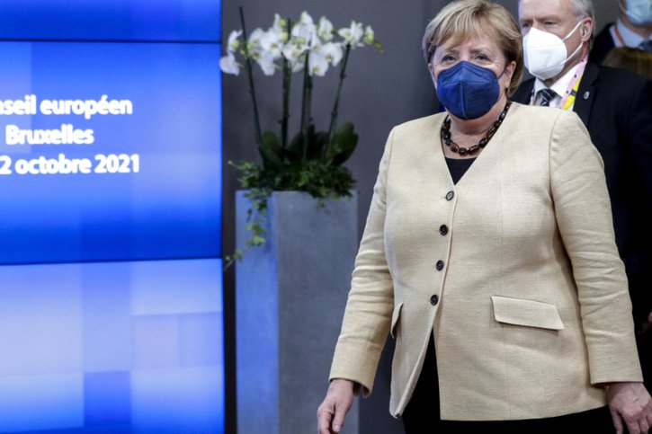 Ces derniers mois, les dirigeants de l'UE ont multiplié hommages et remerciements à celle qui a dirigé l'Allemagne depuis 2005, presque aussi longtemps que le chancelier de la Réunification, Helmut Kohl (1982-1998). © KEYSTONE/AP/Olivier Hoslet