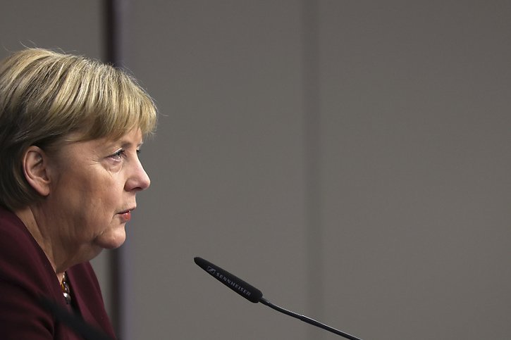 "Je quitte maintenant cette Union européenne dans ma responsabilité de chancelière dans une situation qui m'inquiète", a déclaré Angela Merkel. © KEYSTONE/AP/Aris Oikonomou