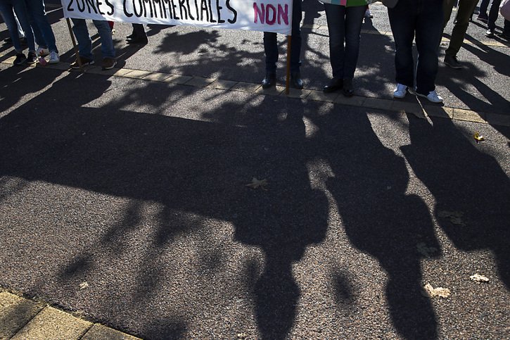 Les opposants ne veulent pas d'un centre commercial à Saint-Genis-Pouilly en France voisine. © KEYSTONE/SALVATORE DI NOLFI