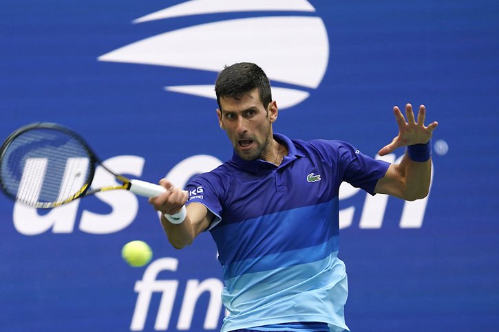La participation de Novak Djokovic à Melbourne toujours plus incertaine. © KEYSTONE/AP/John Minchillo