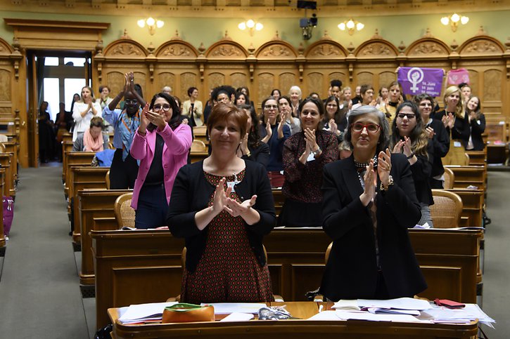 La session des femmes prendra fin samedi après-midi avec les votations finales à Berne. © KEYSTONE/ANTHONY ANEX