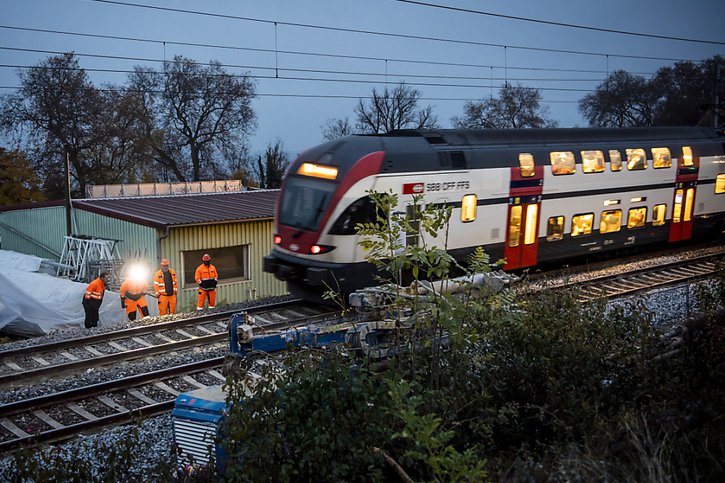Les travaux se poursuivent au bord des voies, sans impact sur l'horaire de la ligne Lausanne-Genève (archives). © KEYSTONE/JEAN-CHRISTOPHE BOTT