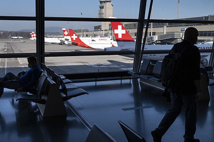 Aucun contrôle spécial n'avait lieu samedi à l'aéroport de Zurich (image symbolique). © Keystone/LAURENT GILLIERON