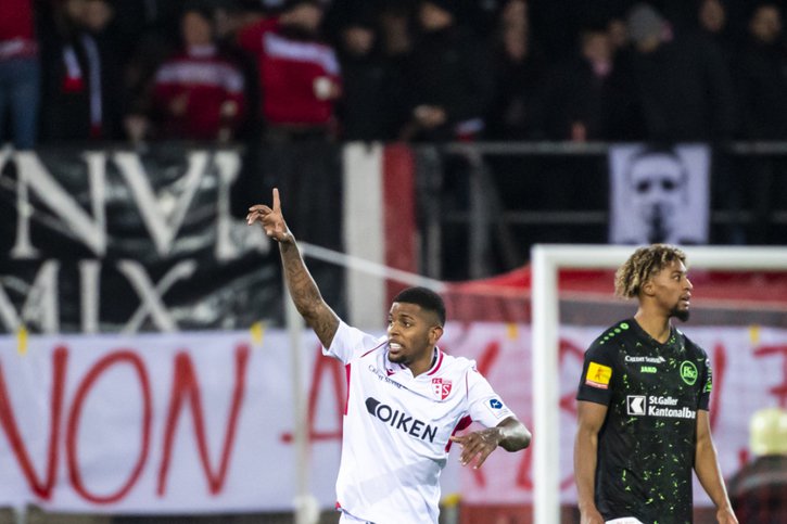 Le Brésilien David Wesley peu exulter: son doublé offre la victoire au FC Sion. © KEYSTONE/JEAN-CHRISTOPHE BOTT