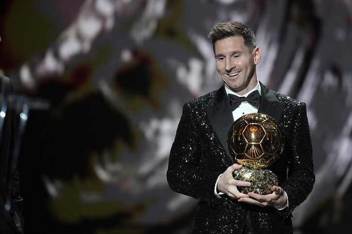 Lionel Messi et son 7e Ballon d'Or © KEYSTONE/AP/Christophe Ena