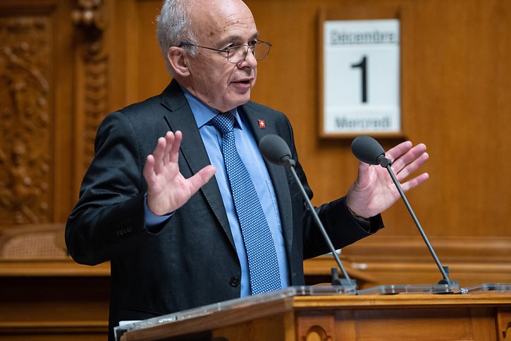 Ueli Maurer a appelé le Conseil national à la discipline en matière de dépenses. © KEYSTONE/PETER SCHNEIDER