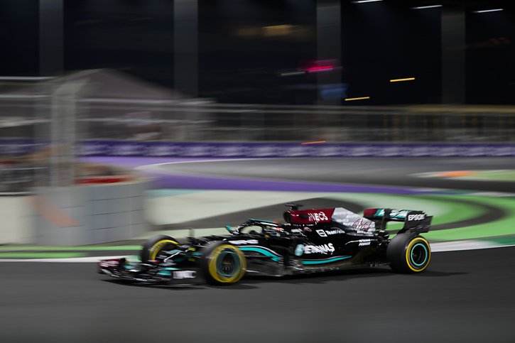 Hamilton a dominé les essais libres de vendredi à Jeddah © KEYSTONE/AP/Hassan Ammar