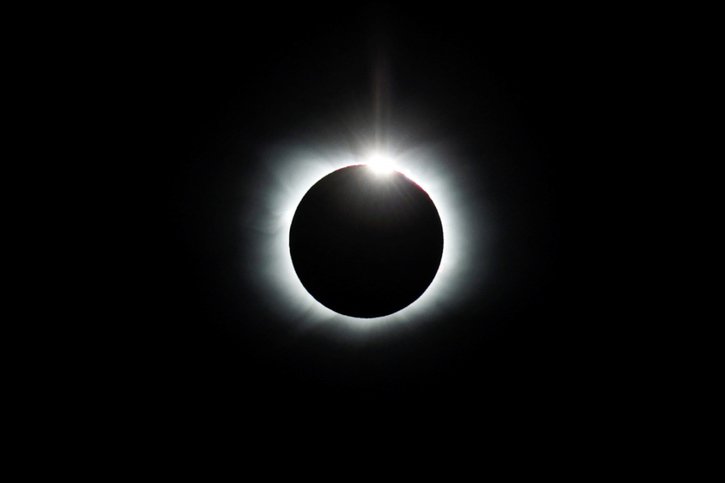 La totalité de l'éclipse solaire n'était visible qu'en Antarctique. © KEYSTONE/EPA/FELIPE TRUEBA / IMAGEN DE CHILE / HANDOUT