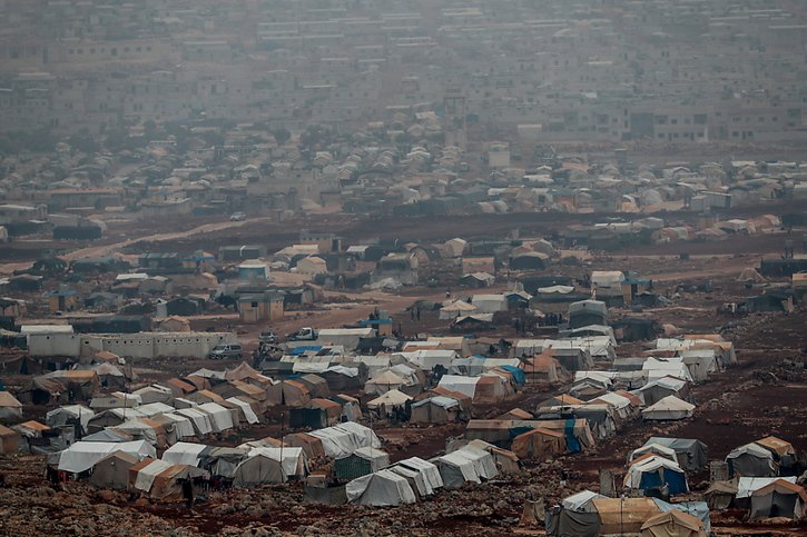 Les deux enfants seront rapatriés depuis un camp dans le nord-est de la Syrie (image symbolique). © KEYSTONE/EPA/SEDAT SUNA