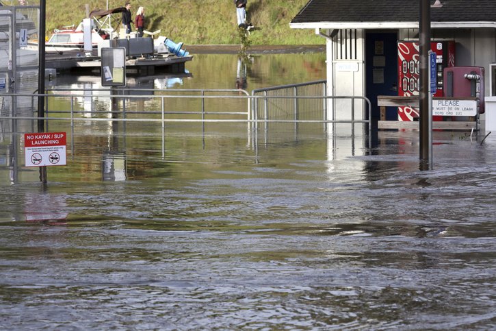 Le tsunami a provoqué des inondations à Santa Cruz, en Californie. © KEYSTONE/AP/Shmuel Thler