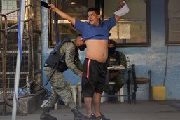 Soldats et policiers reprennent la prison de Guayaquil