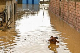 Inondations: le bilan passe à 20 morts et 63'000 déplacés