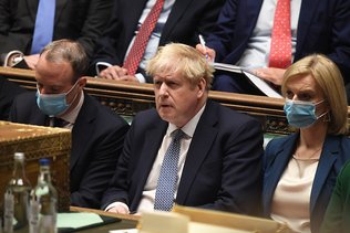 Pour sauver sa tête, Boris Johnson contre-attaque