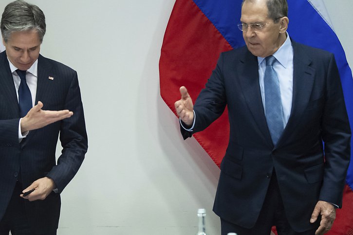 Le secrétaire d'Etat américain Antony Blinken et son homologue russe Sergueï Lavrov se retrouvent après de nombreuses discussions récentes entre leurs deux pays (archives). © KEYSTONE/AP Pool AFP/SAUL LOEB