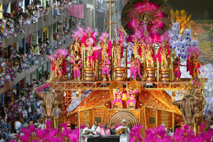 Le coronavirus chamboule à nouveau les défilés du carnaval de Rio de Janeiro, reportés de fin février à avril (archives). © KEYSTONE/AP/SILVIA IZQUIERDO