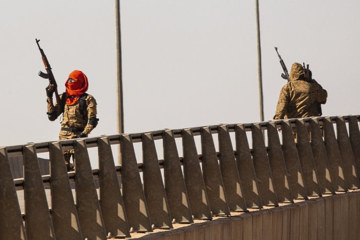 Des mutineries ont éclaté dans des camps militaires de ce pays en proie à la violence djihadiste. © KEYSTONE/AP/Sophie Garcia