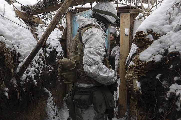 Les combats entre les soldats ukrainiens et les rebelles pro-russes durent depuis huit ans dans l'est de l'Ukraine. © KEYSTONE/EPA/STANISLAV KOZLIUK
