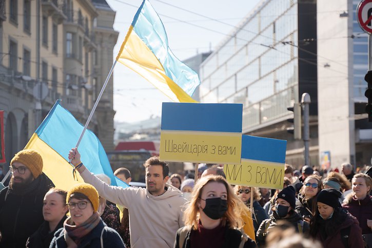 Les manifestants protestaient samedi à Berne contre l'invasion de l'Ukraine par la Russie. © KEYSTONE/Manuel Lopez