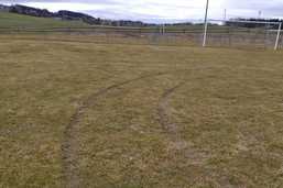 Le terrain de foot de Villarimboud vandalisé